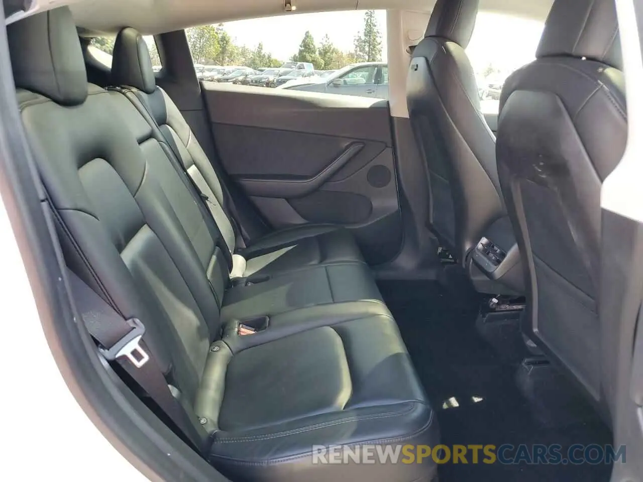 10 Photograph of a damaged car 5YJYGDEE1LF031953 TESLA MODEL Y 2020