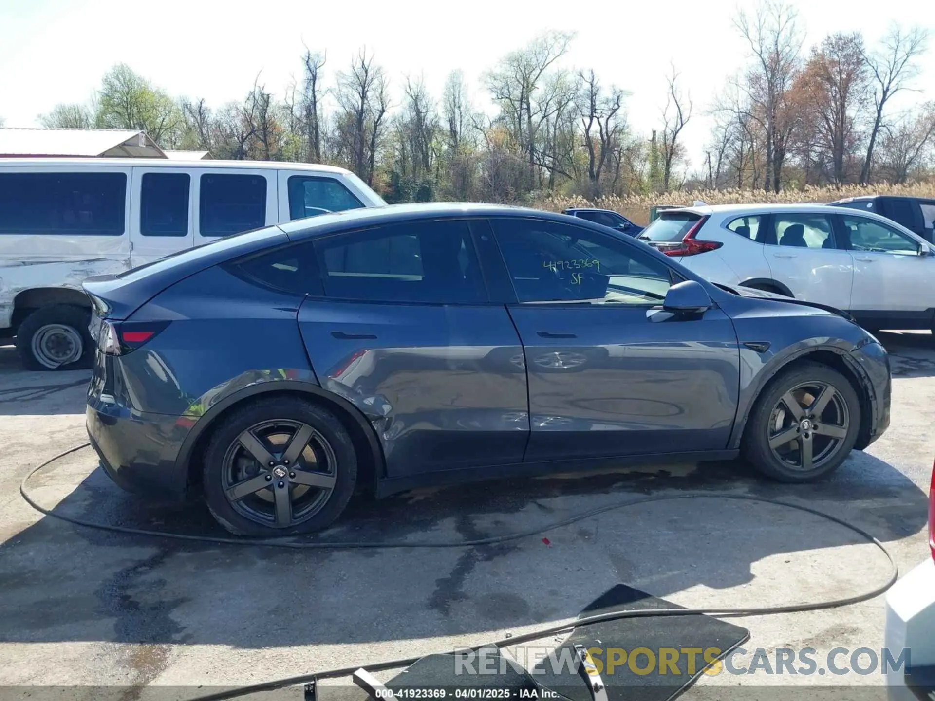 13 Photograph of a damaged car 5YJYGDEE1LF033346 TESLA MODEL Y 2020