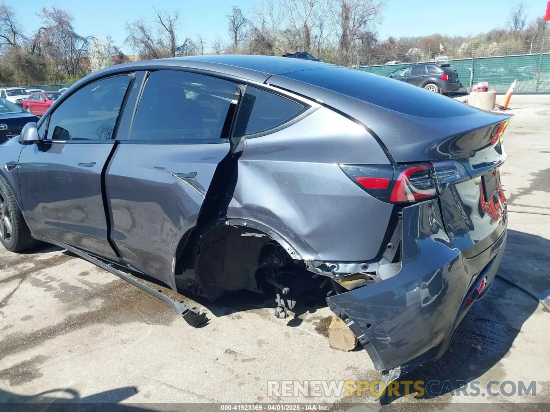 19 Photograph of a damaged car 5YJYGDEE1LF033346 TESLA MODEL Y 2020