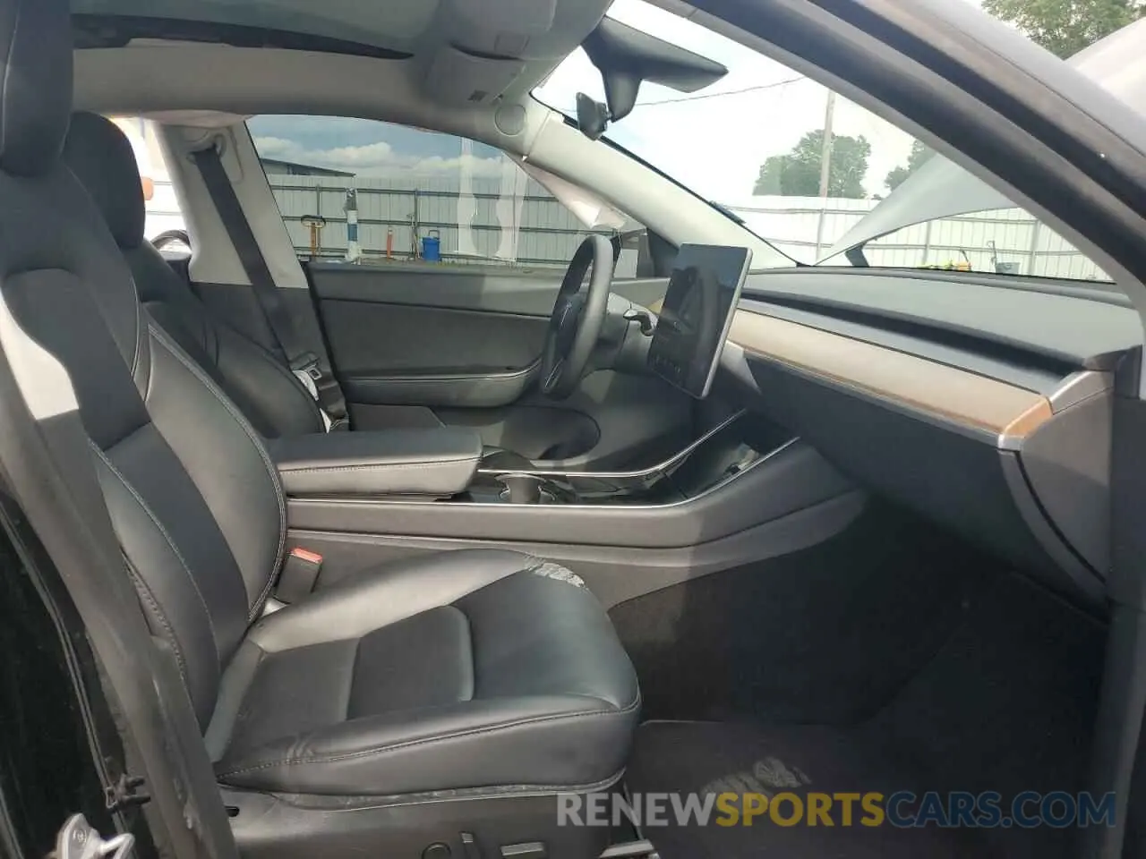 5 Photograph of a damaged car 5YJYGDEE1LF035193 TESLA MODEL Y 2020