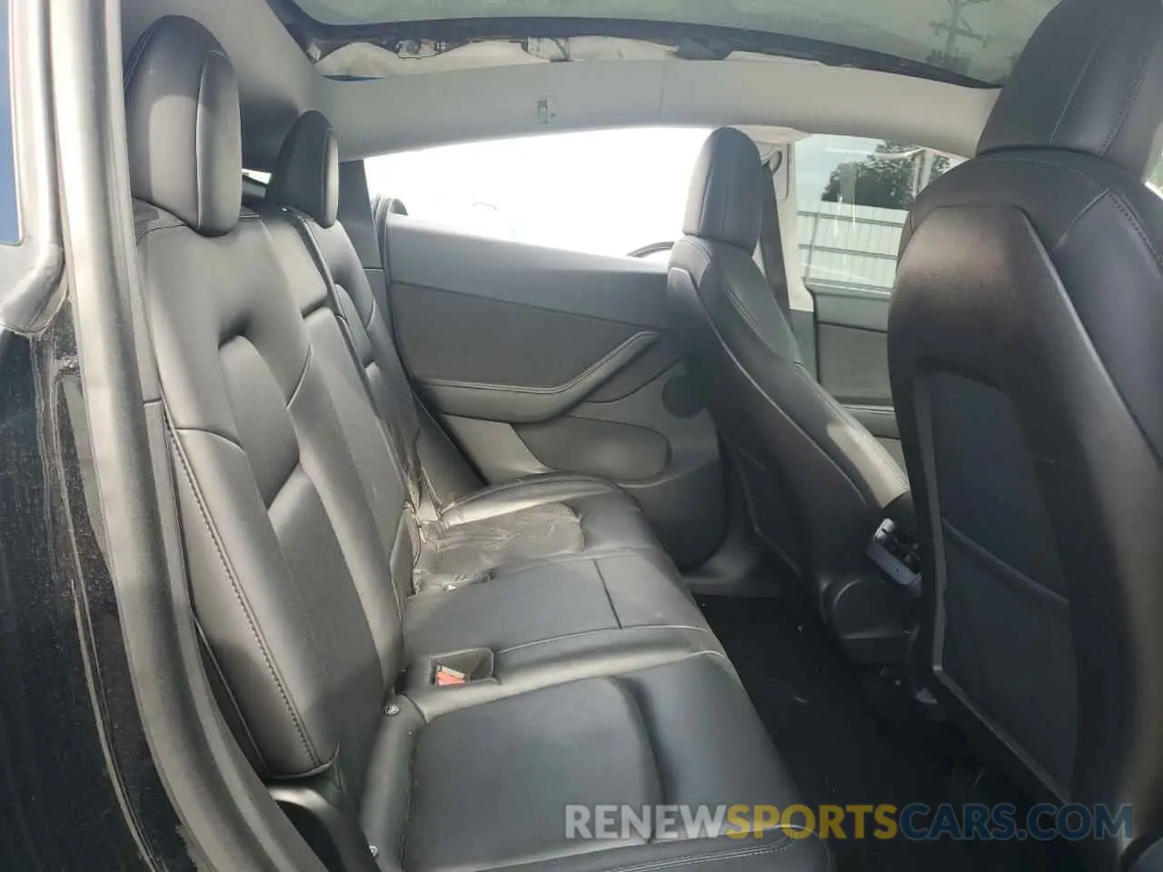 6 Photograph of a damaged car 5YJYGDEE1LF035193 TESLA MODEL Y 2020