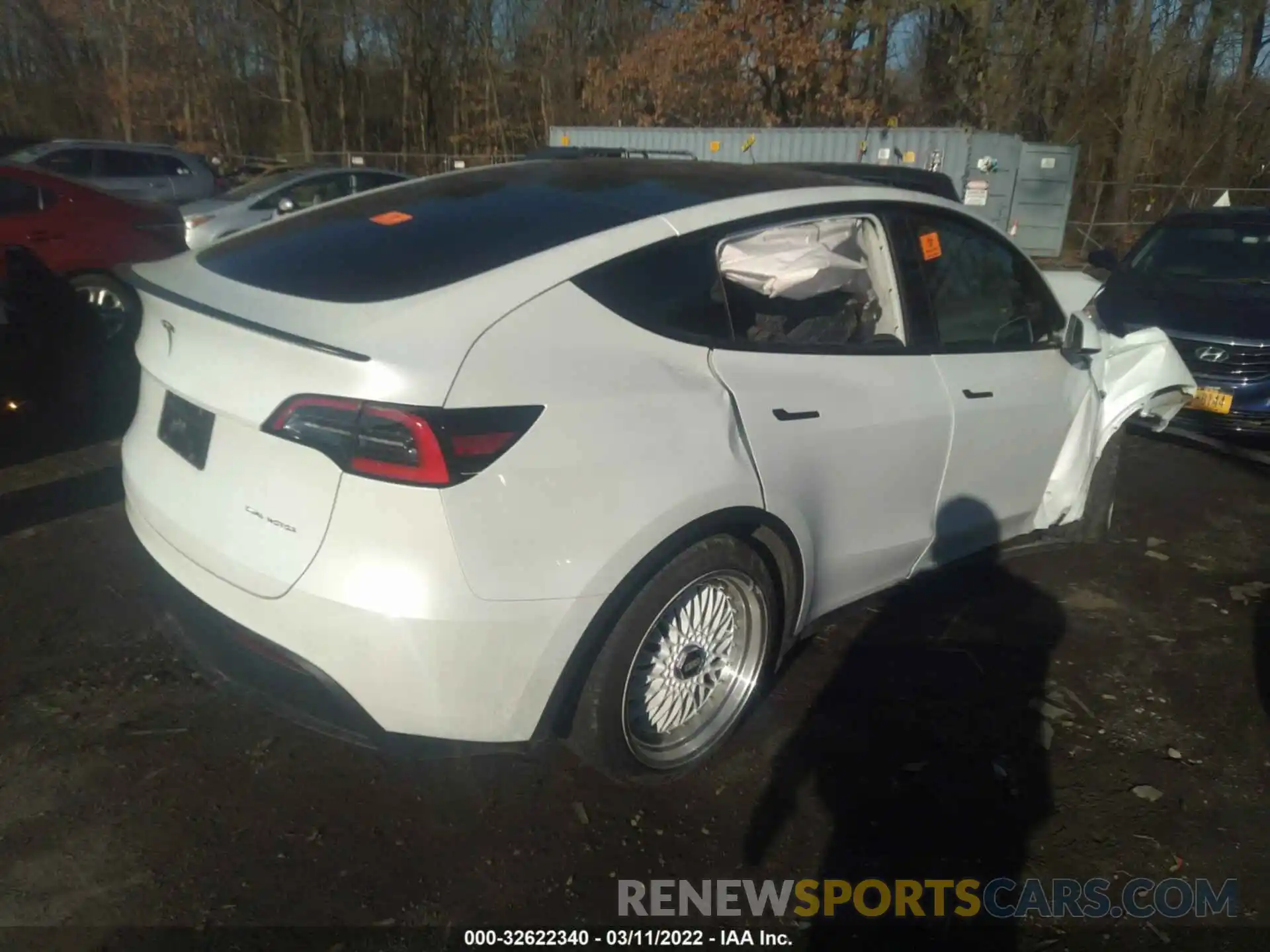 4 Photograph of a damaged car 5YJYGDEE1LF038305 TESLA MODEL Y 2020