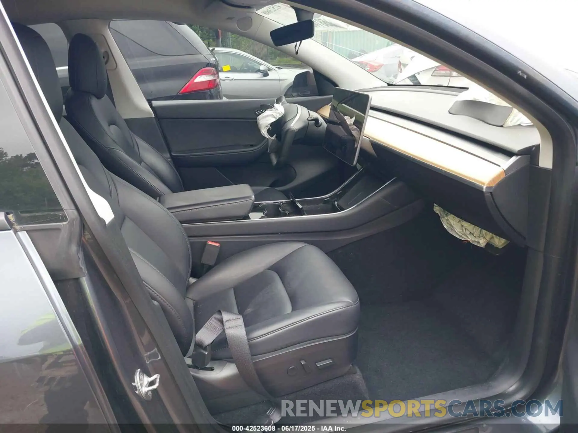 5 Photograph of a damaged car 5YJYGDEE1LF044914 TESLA MODEL Y 2020