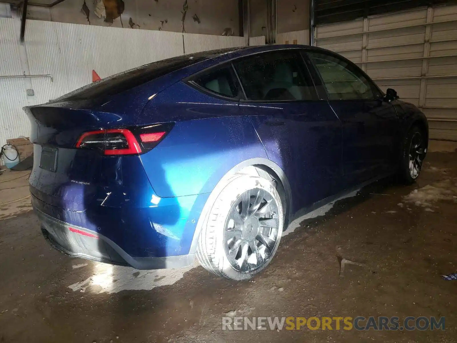 4 Photograph of a damaged car 5YJYGDEE1LF054746 TESLA MODEL Y 2020