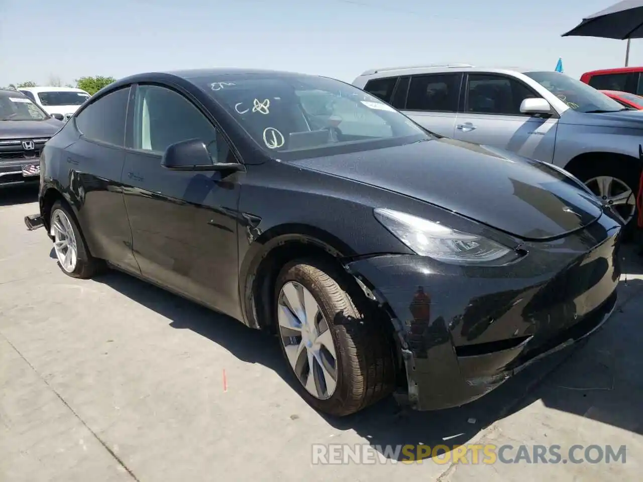 1 Photograph of a damaged car 5YJYGDEE1LF057680 TESLA MODEL Y 2020