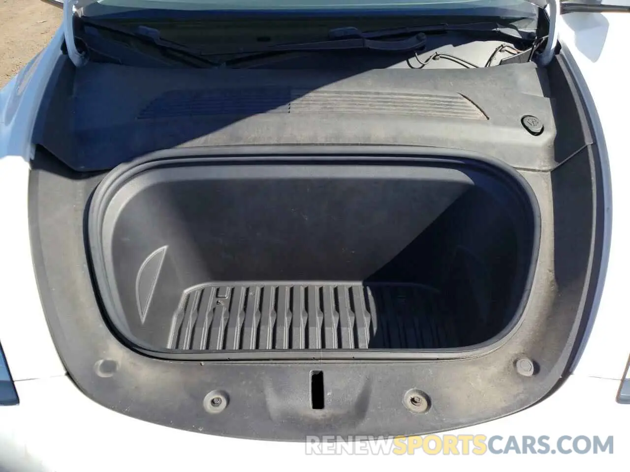 11 Photograph of a damaged car 5YJYGDEE2LF016930 TESLA MODEL Y 2020