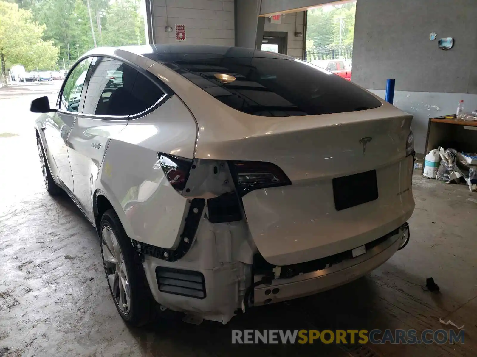 3 Photograph of a damaged car 5YJYGDEE2LF035011 TESLA MODEL Y 2020