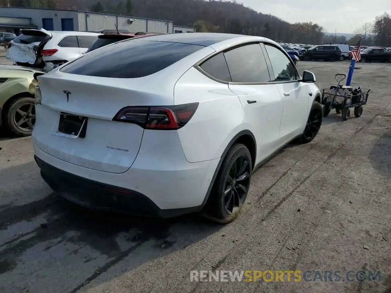 4 Photograph of a damaged car 5YJYGDEE2LF045005 TESLA MODEL Y 2020