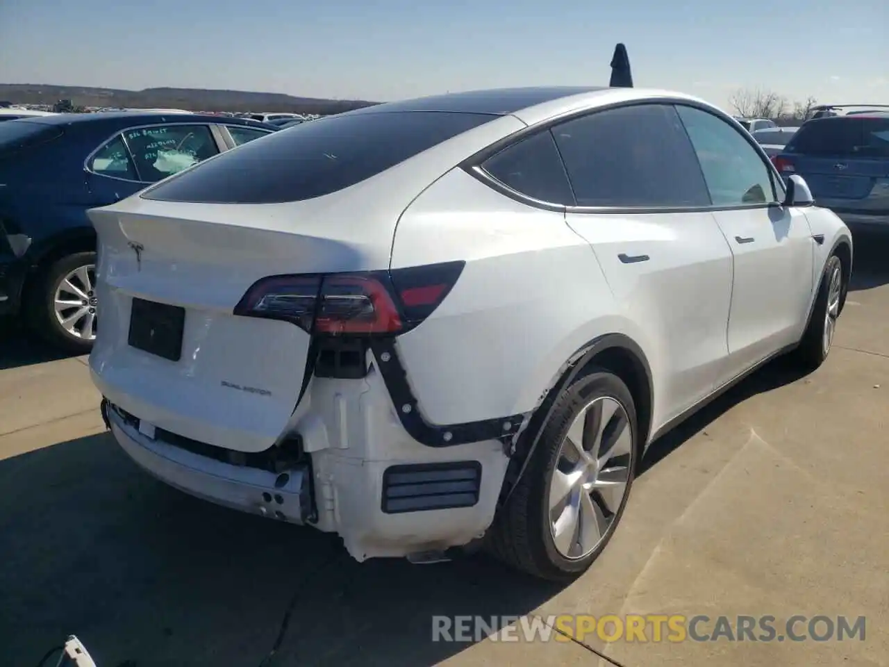 4 Photograph of a damaged car 5YJYGDEE2LF047174 TESLA MODEL Y 2020