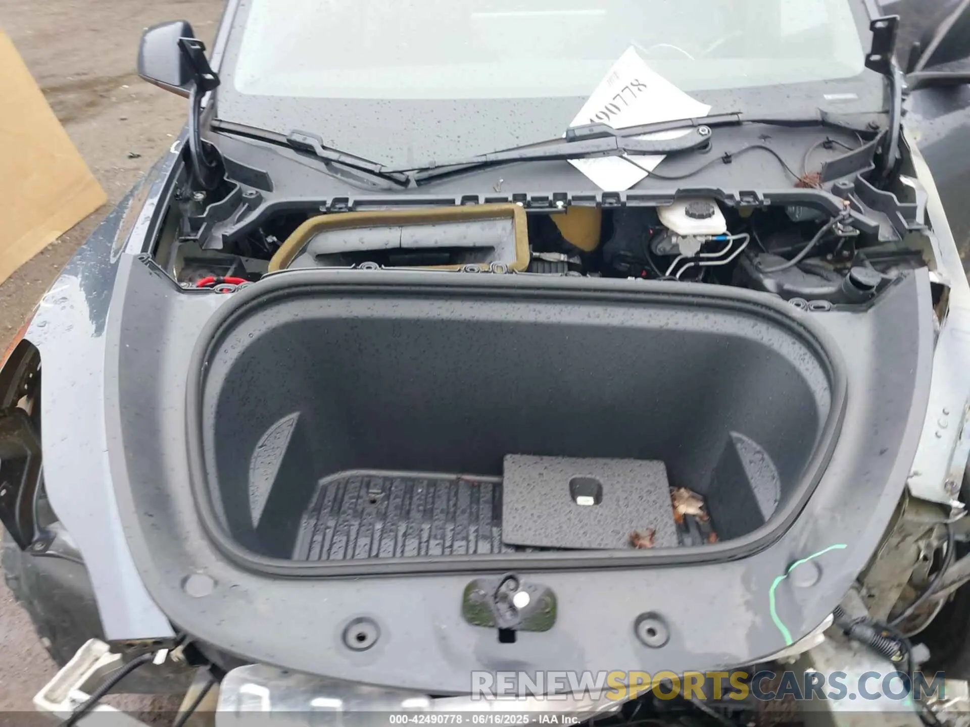 10 Photograph of a damaged car 5YJYGDEE2LF048017 TESLA MODEL Y 2020