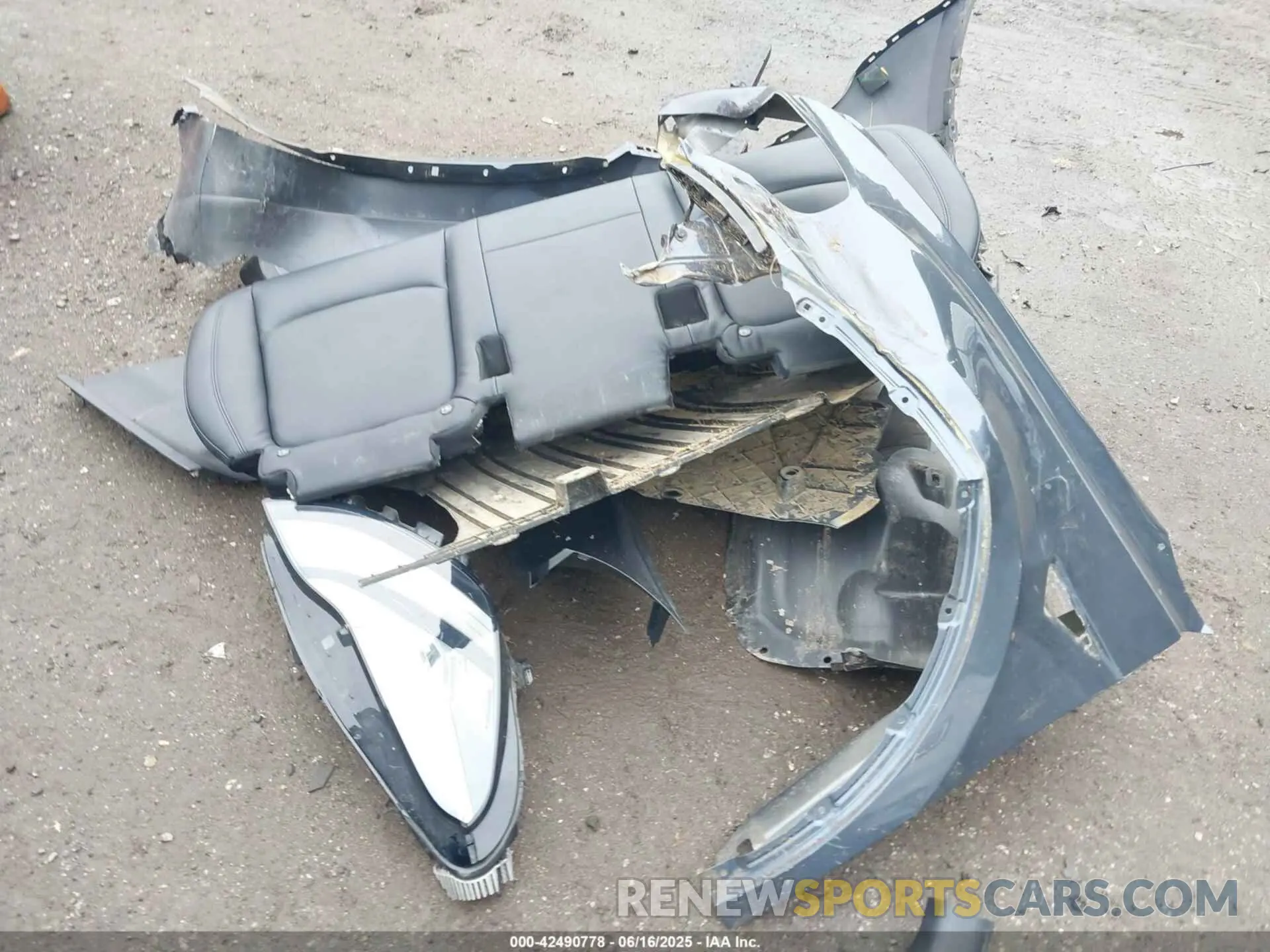 12 Photograph of a damaged car 5YJYGDEE2LF048017 TESLA MODEL Y 2020