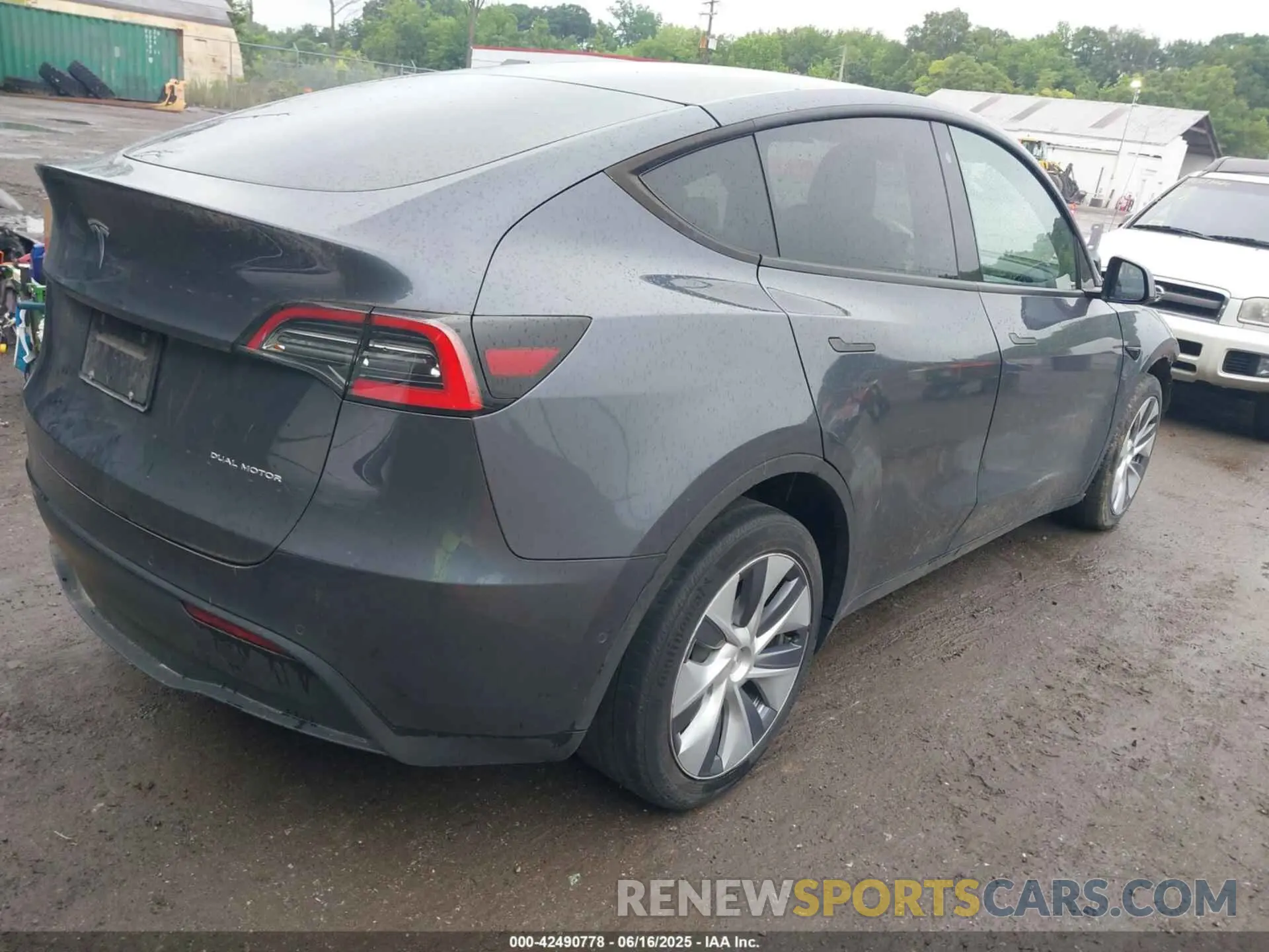 4 Photograph of a damaged car 5YJYGDEE2LF048017 TESLA MODEL Y 2020