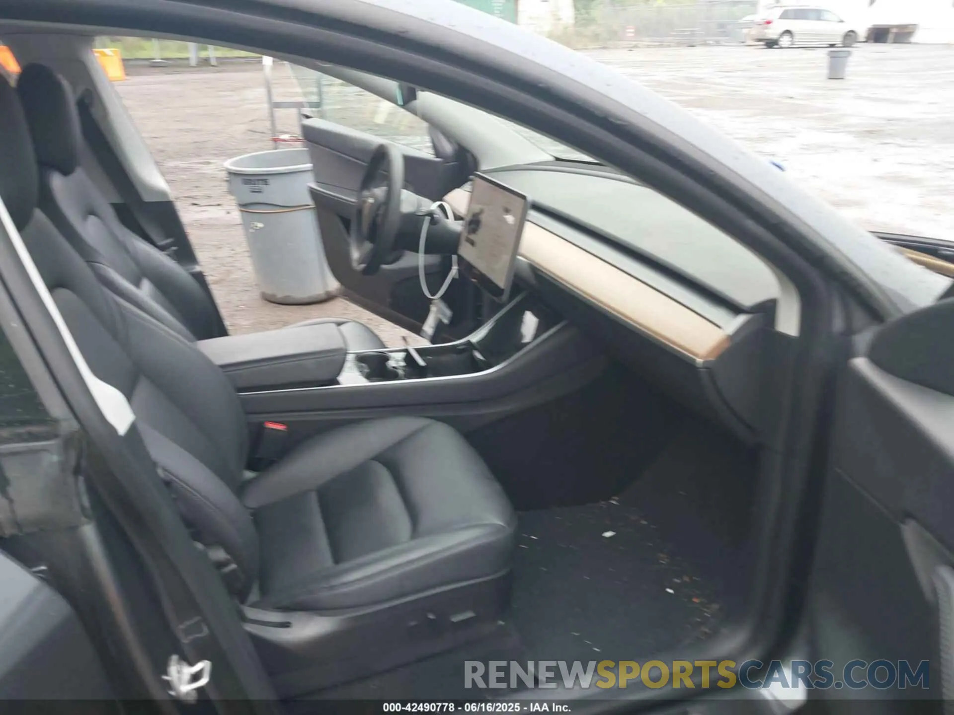 5 Photograph of a damaged car 5YJYGDEE2LF048017 TESLA MODEL Y 2020