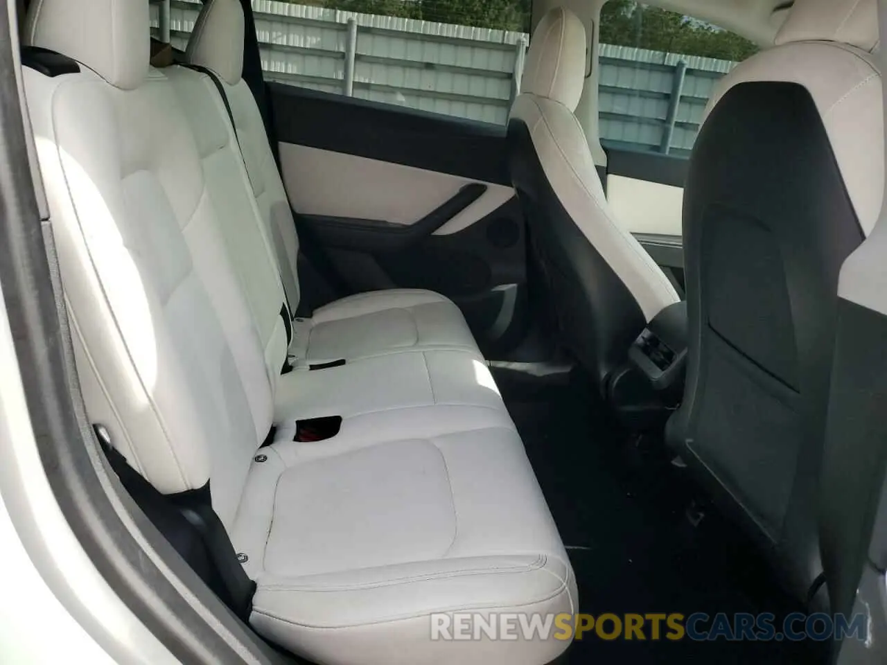 11 Photograph of a damaged car 5YJYGDEE2LF049815 TESLA MODEL Y 2020