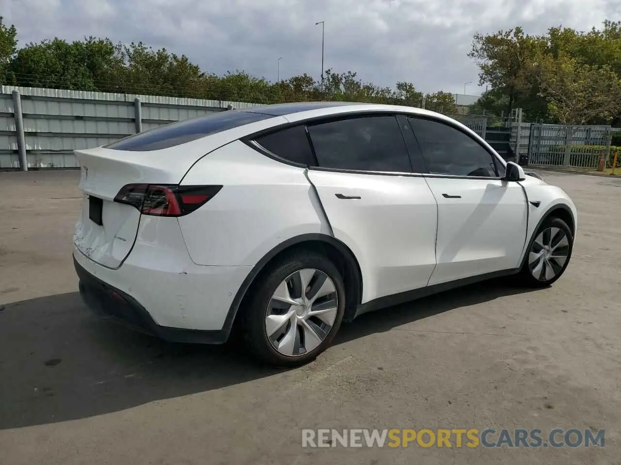 3 Photograph of a damaged car 5YJYGDEE2LF049815 TESLA MODEL Y 2020