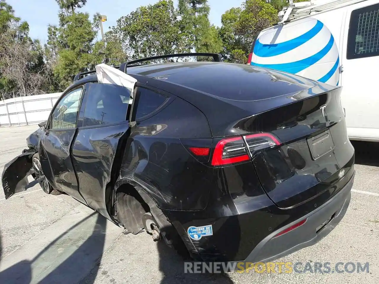 3 Photograph of a damaged car 5YJYGDEE2LF051306 TESLA MODEL Y 2020