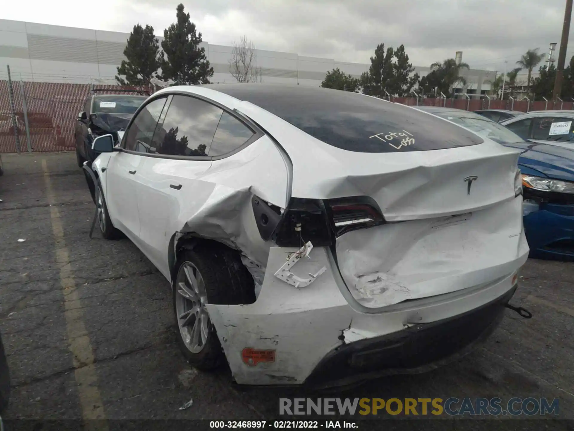 3 Photograph of a damaged car 5YJYGDEE3LF010327 TESLA MODEL Y 2020