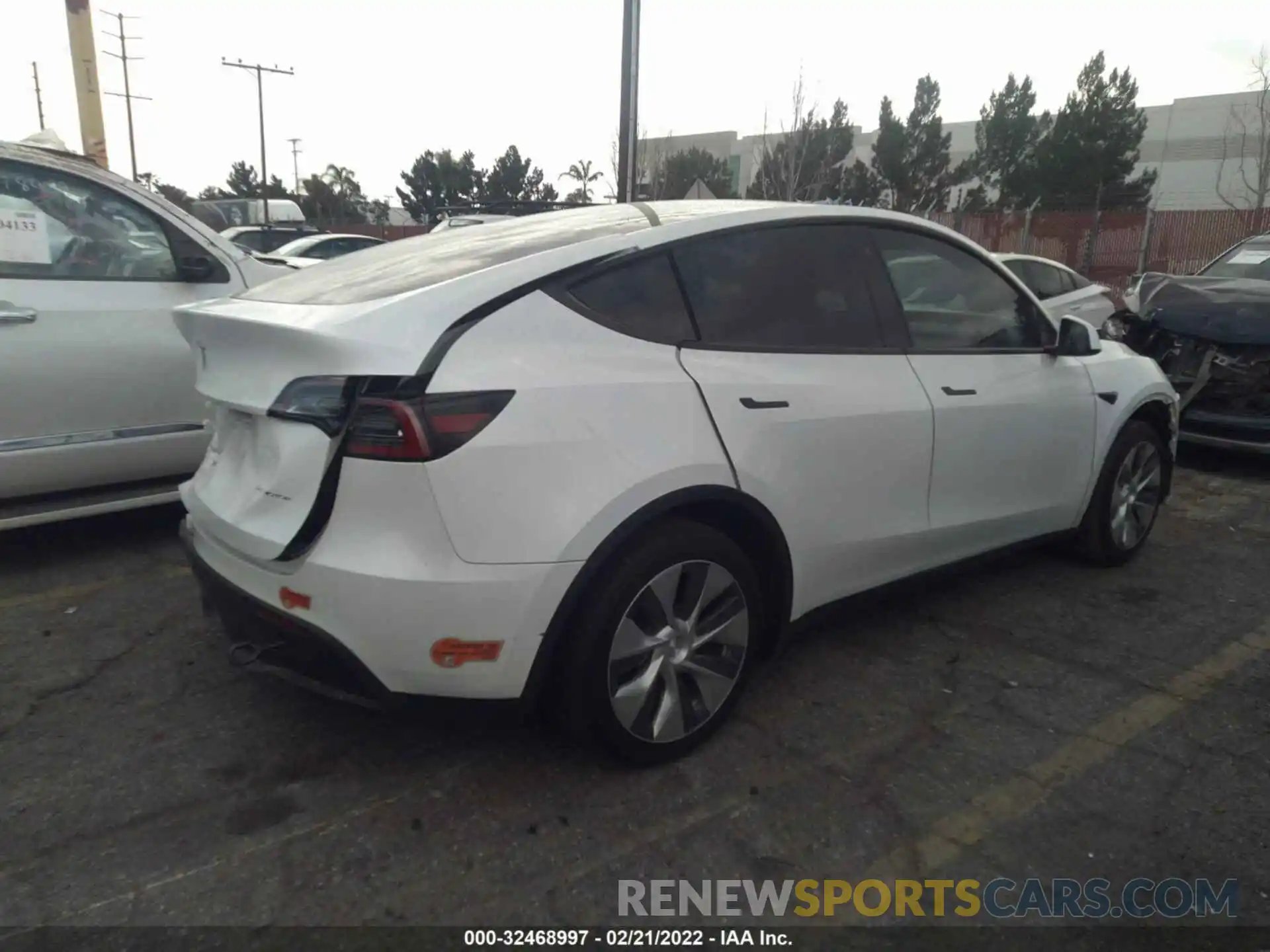 4 Photograph of a damaged car 5YJYGDEE3LF010327 TESLA MODEL Y 2020