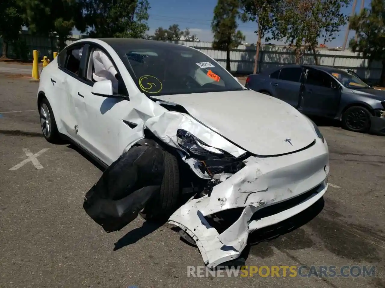 1 Photograph of a damaged car 5YJYGDEE3LF010568 TESLA MODEL Y 2020