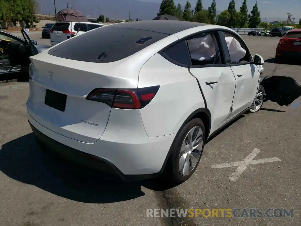 4 Photograph of a damaged car 5YJYGDEE3LF010568 TESLA MODEL Y 2020