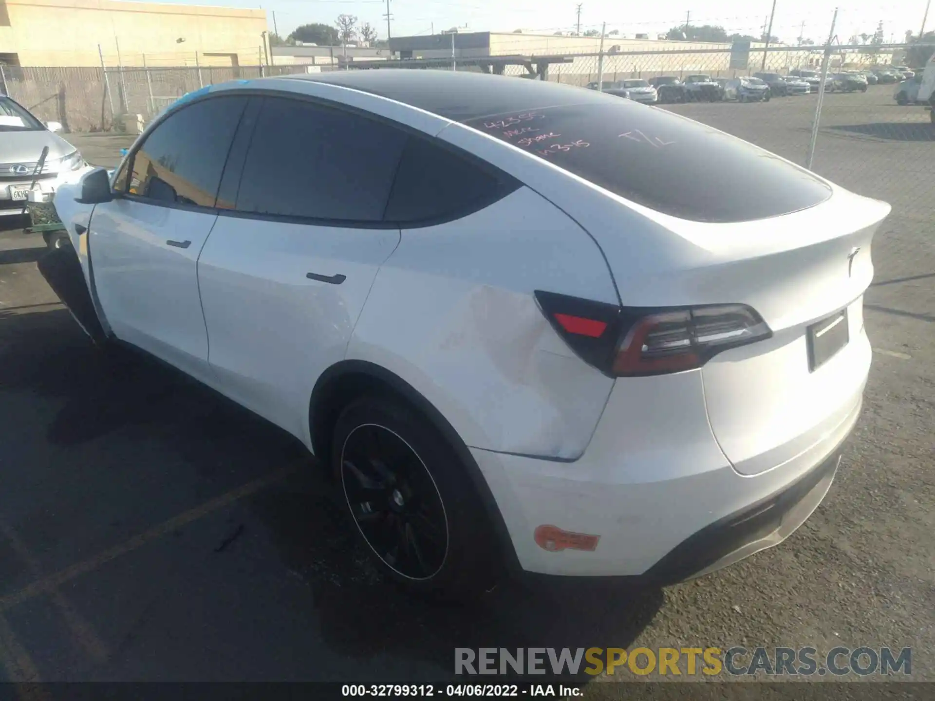 3 Photograph of a damaged car 5YJYGDEE3LF010571 TESLA MODEL Y 2020