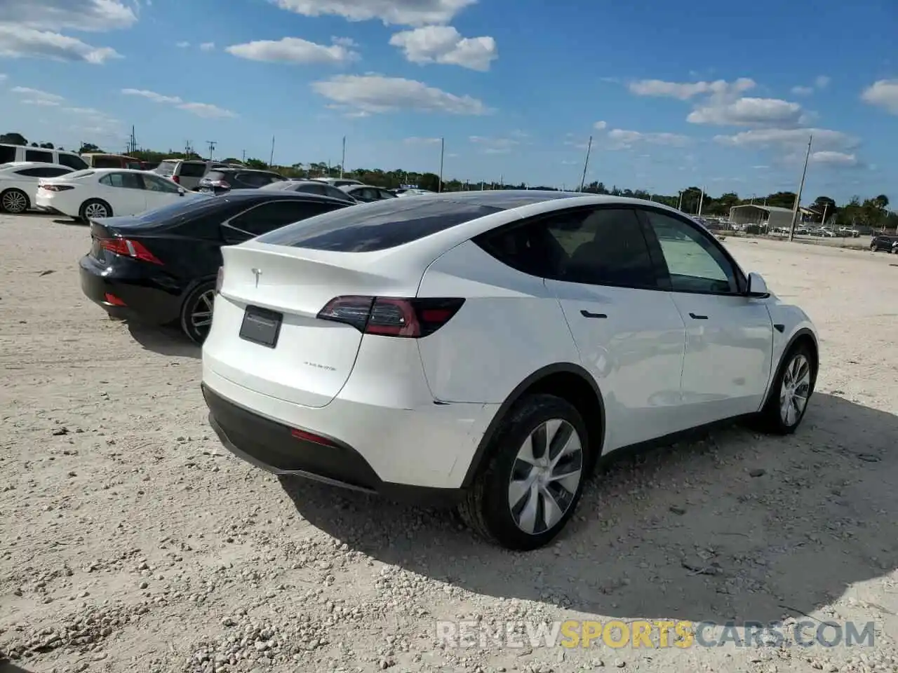 4 Photograph of a damaged car 5YJYGDEE3LF013518 TESLA MODEL Y 2020