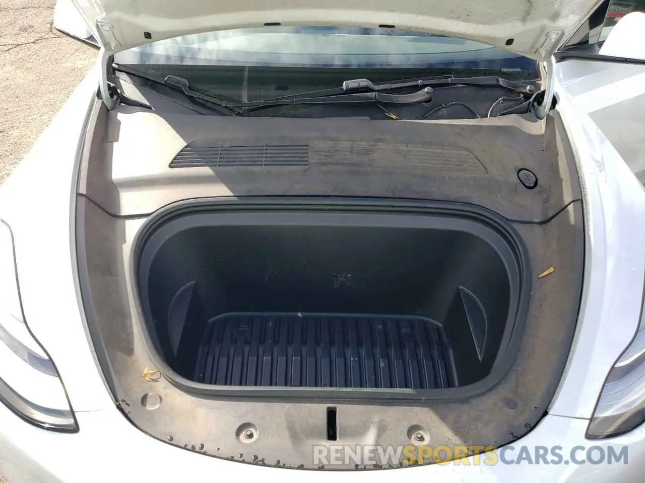 11 Photograph of a damaged car 5YJYGDEE3LF014216 TESLA MODEL Y 2020