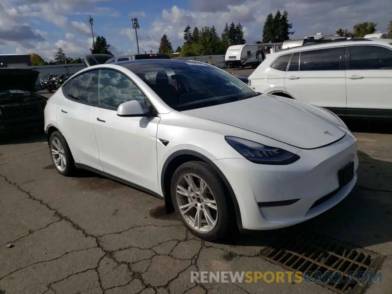 4 Photograph of a damaged car 5YJYGDEE3LF014216 TESLA MODEL Y 2020