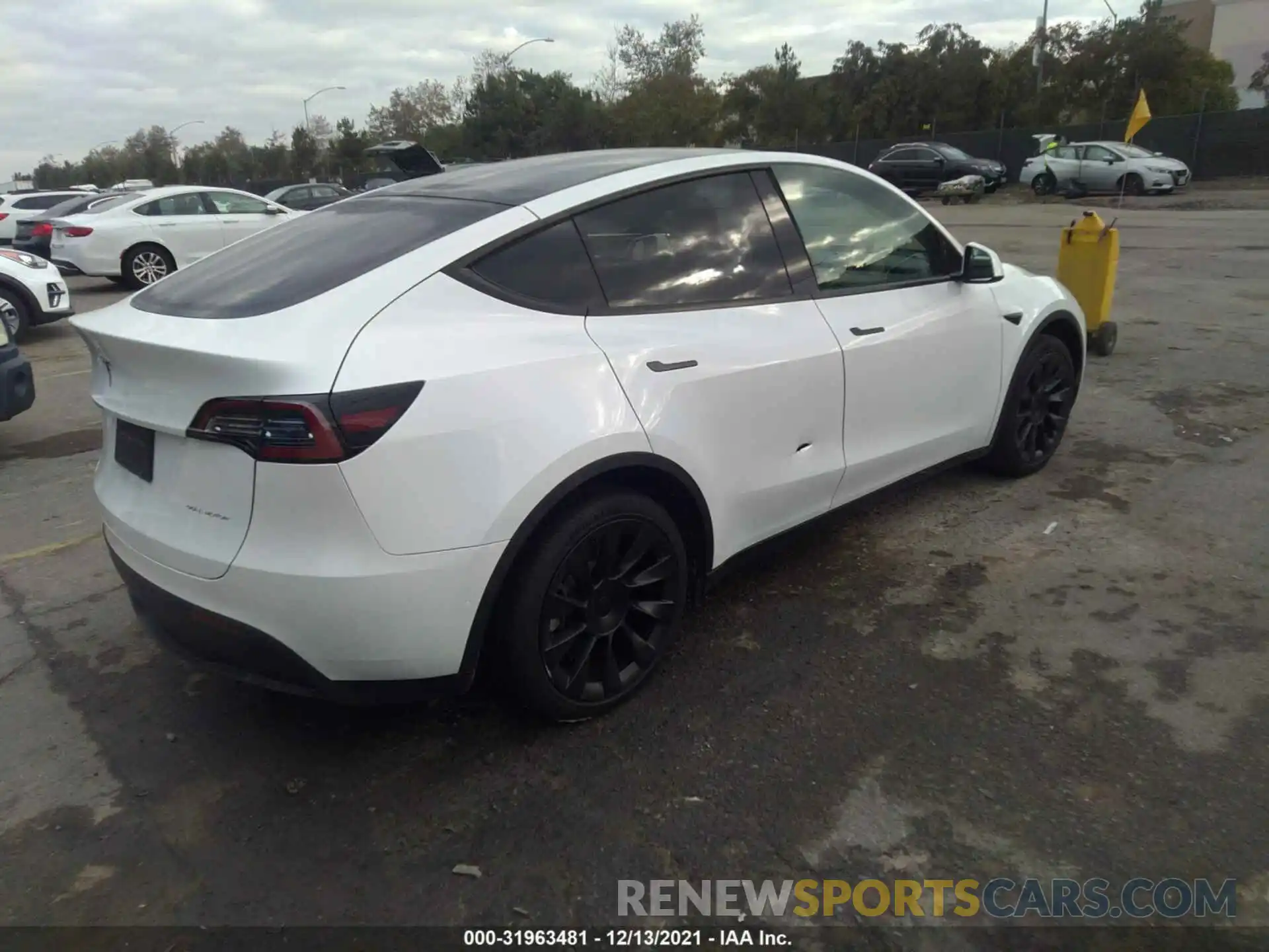 4 Photograph of a damaged car 5YJYGDEE3LF022378 TESLA MODEL Y 2020