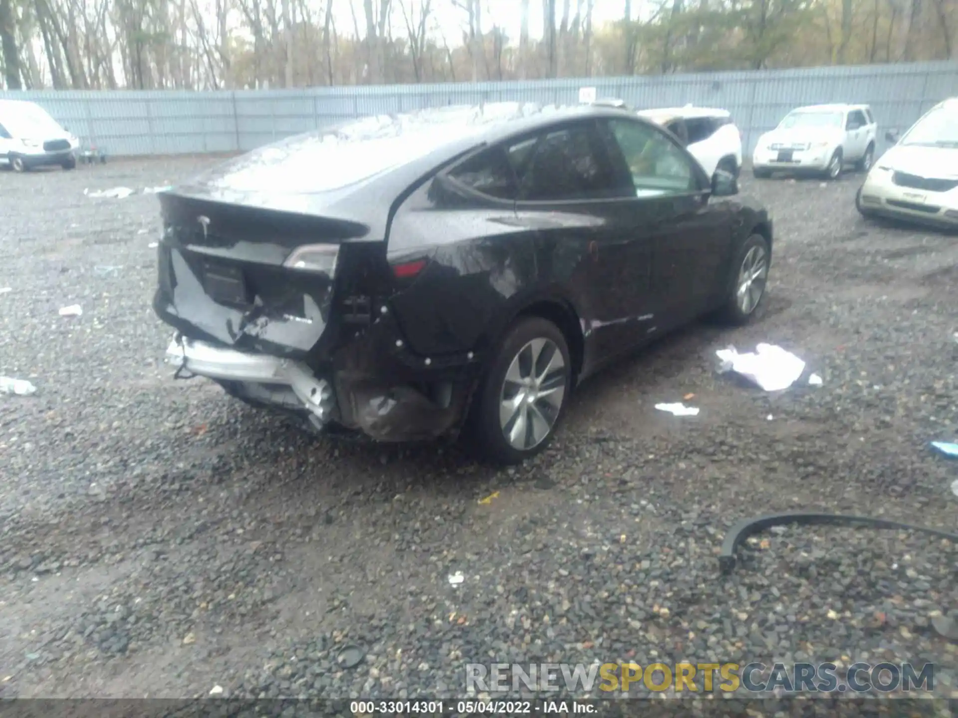 4 Photograph of a damaged car 5YJYGDEE3LF032327 TESLA MODEL Y 2020