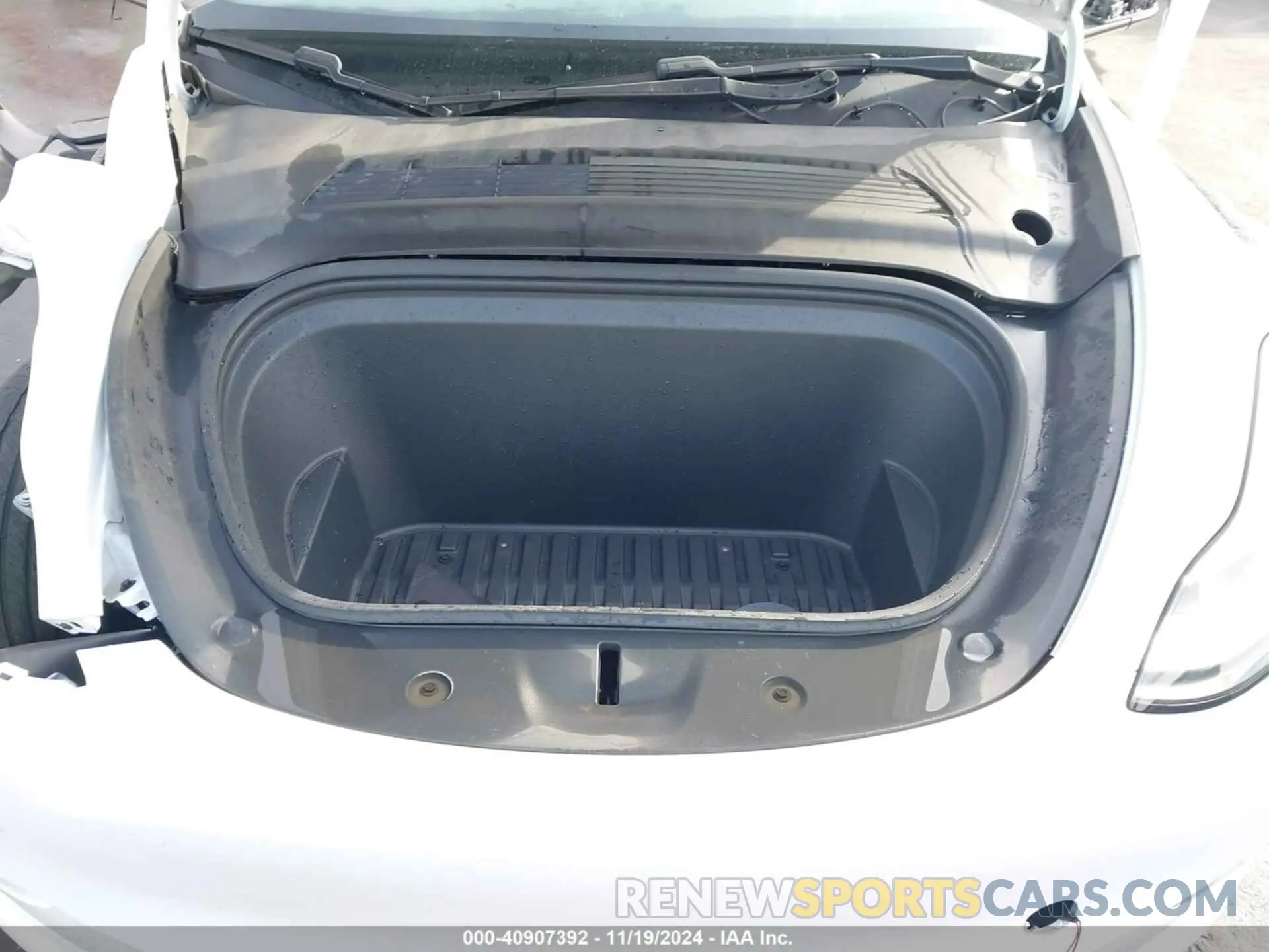 10 Photograph of a damaged car 5YJYGDEE3LF033283 TESLA MODEL Y 2020