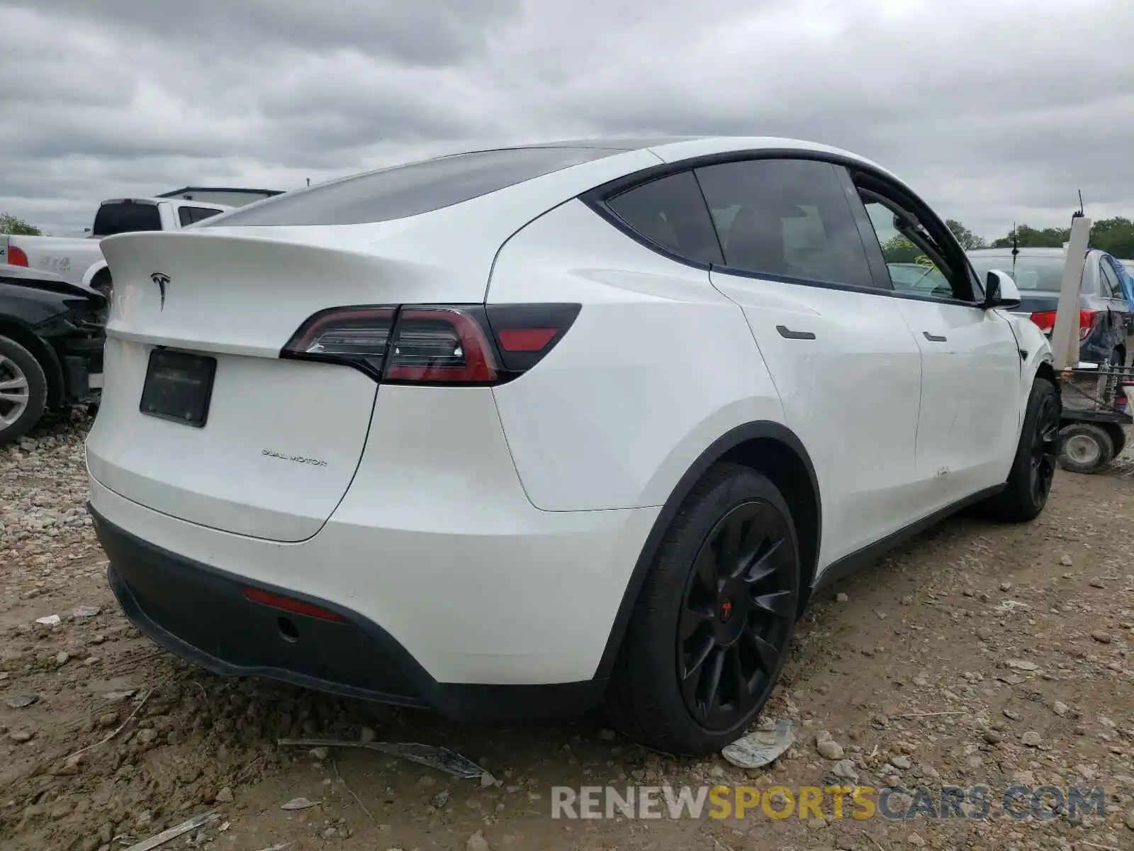 4 Photograph of a damaged car 5YJYGDEE3LF033560 TESLA MODEL Y 2020