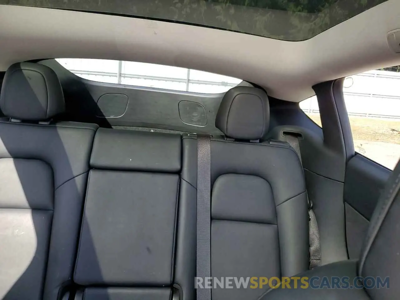 10 Photograph of a damaged car 5YJYGDEE3LF033803 TESLA MODEL Y 2020