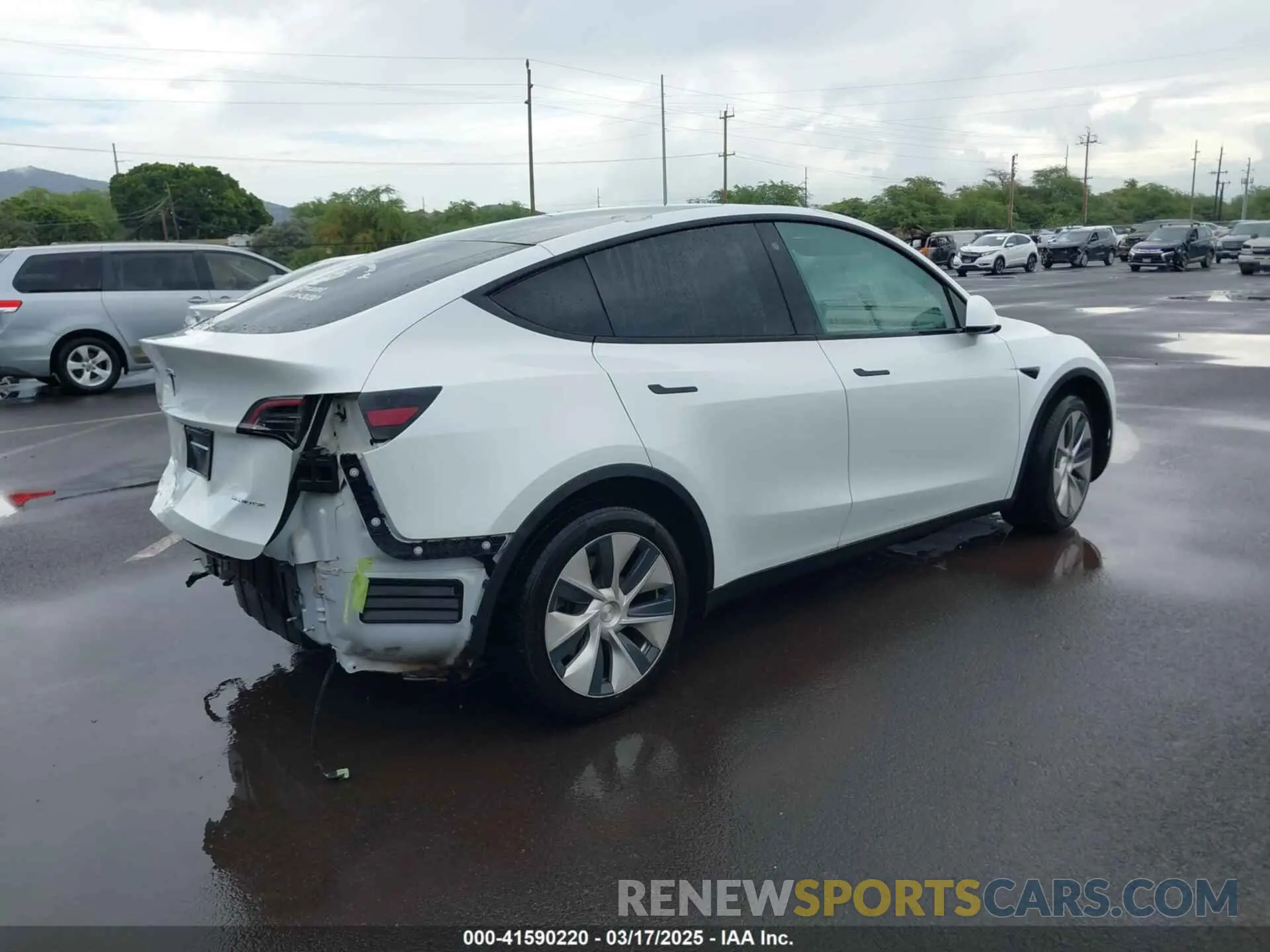 4 Photograph of a damaged car 5YJYGDEE3LF043800 TESLA MODEL Y 2020