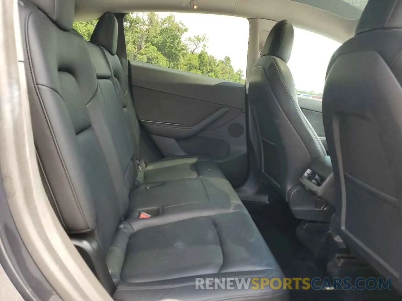 10 Photograph of a damaged car 5YJYGDEE3LF044056 TESLA MODEL Y 2020