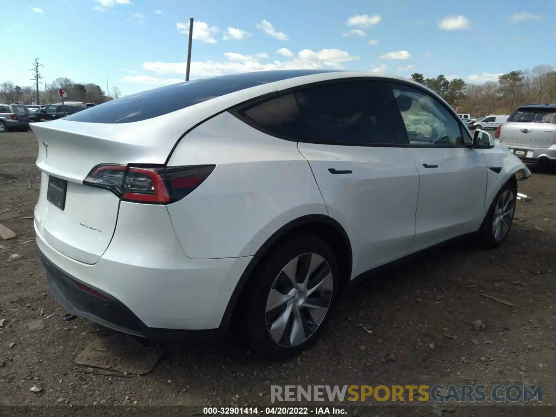 4 Photograph of a damaged car 5YJYGDEE3LF044820 TESLA MODEL Y 2020