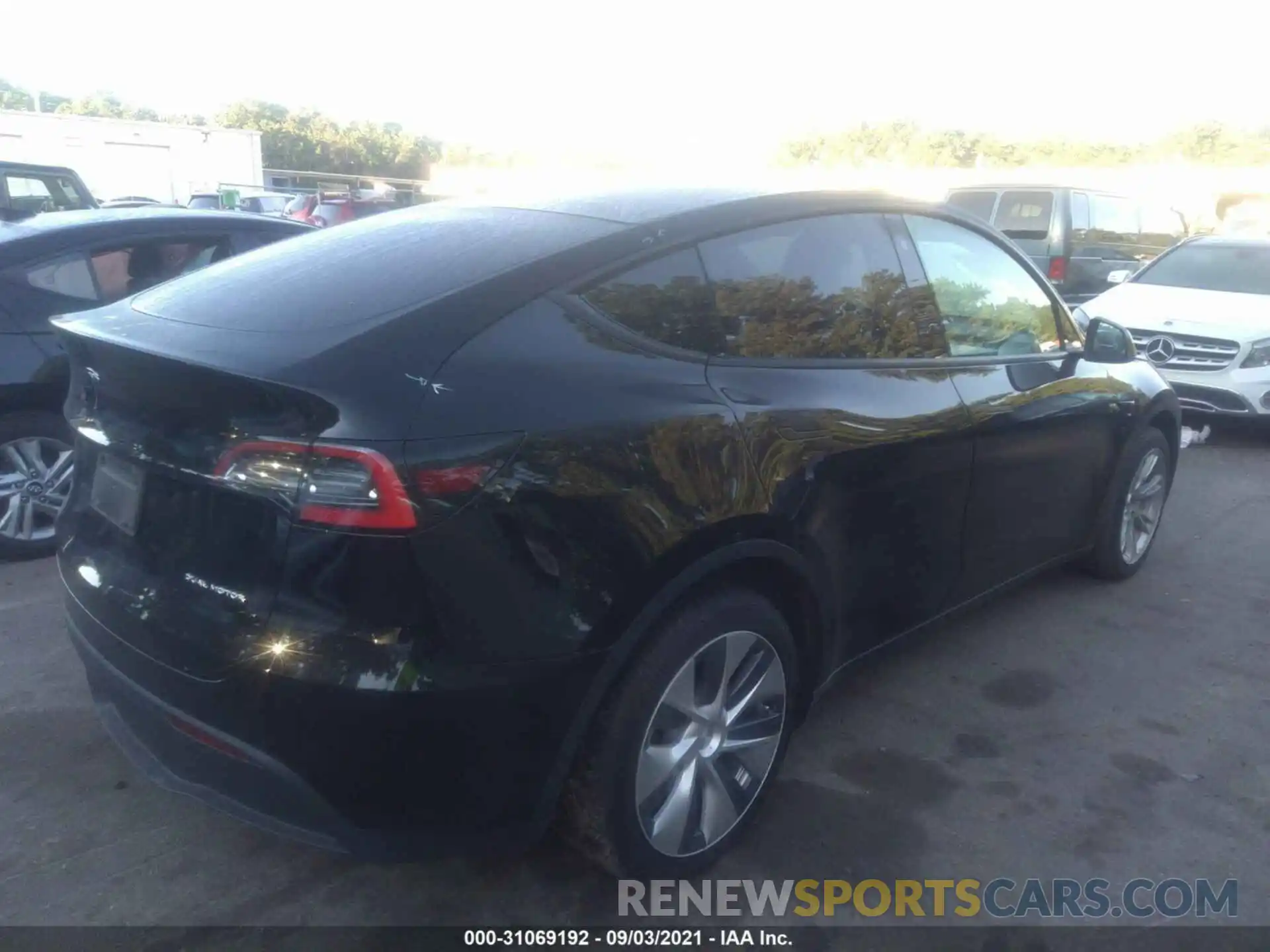 4 Photograph of a damaged car 5YJYGDEE3LF049757 TESLA MODEL Y 2020