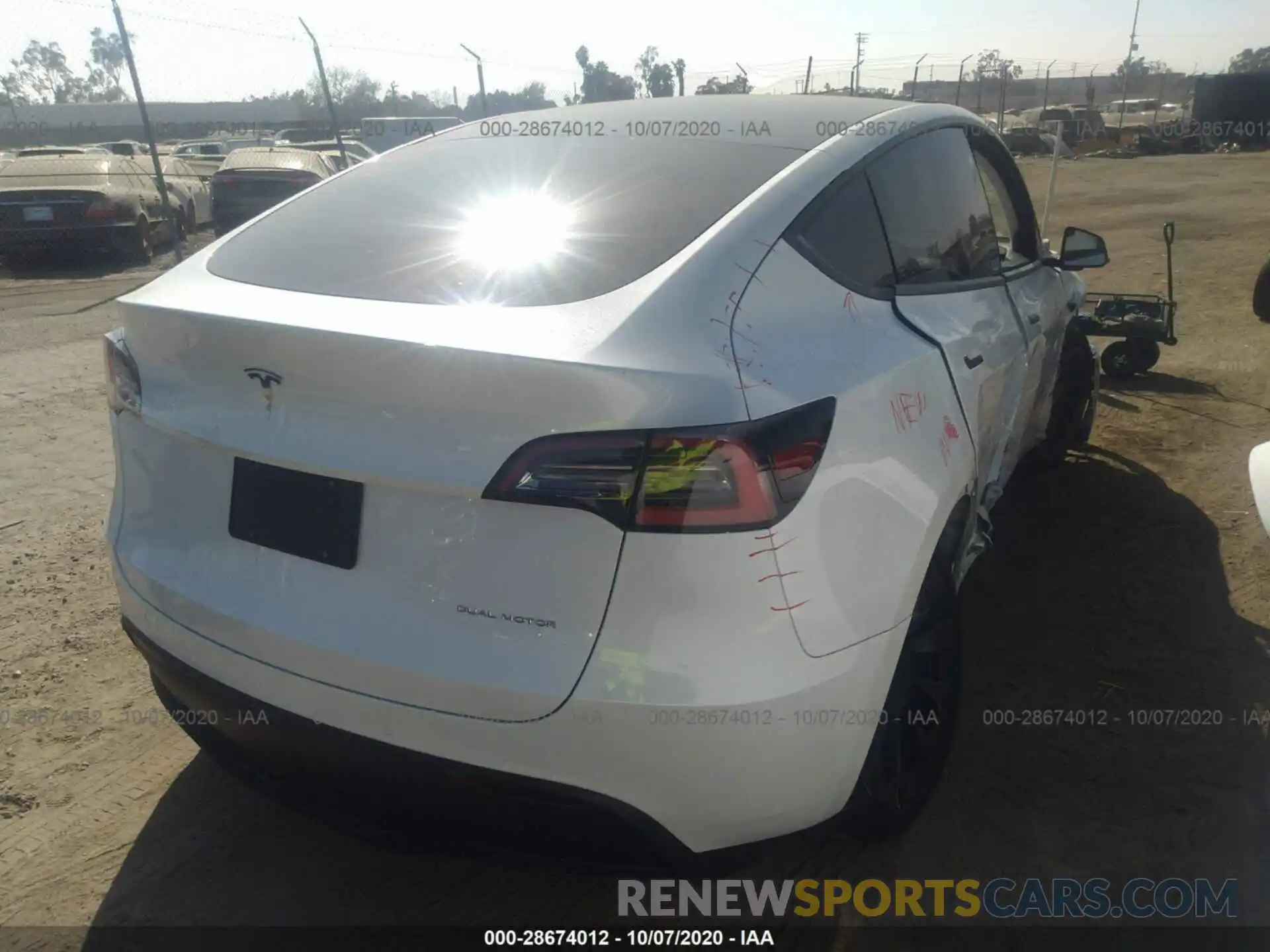 4 Photograph of a damaged car 5YJYGDEE3LF052626 TESLA MODEL Y 2020