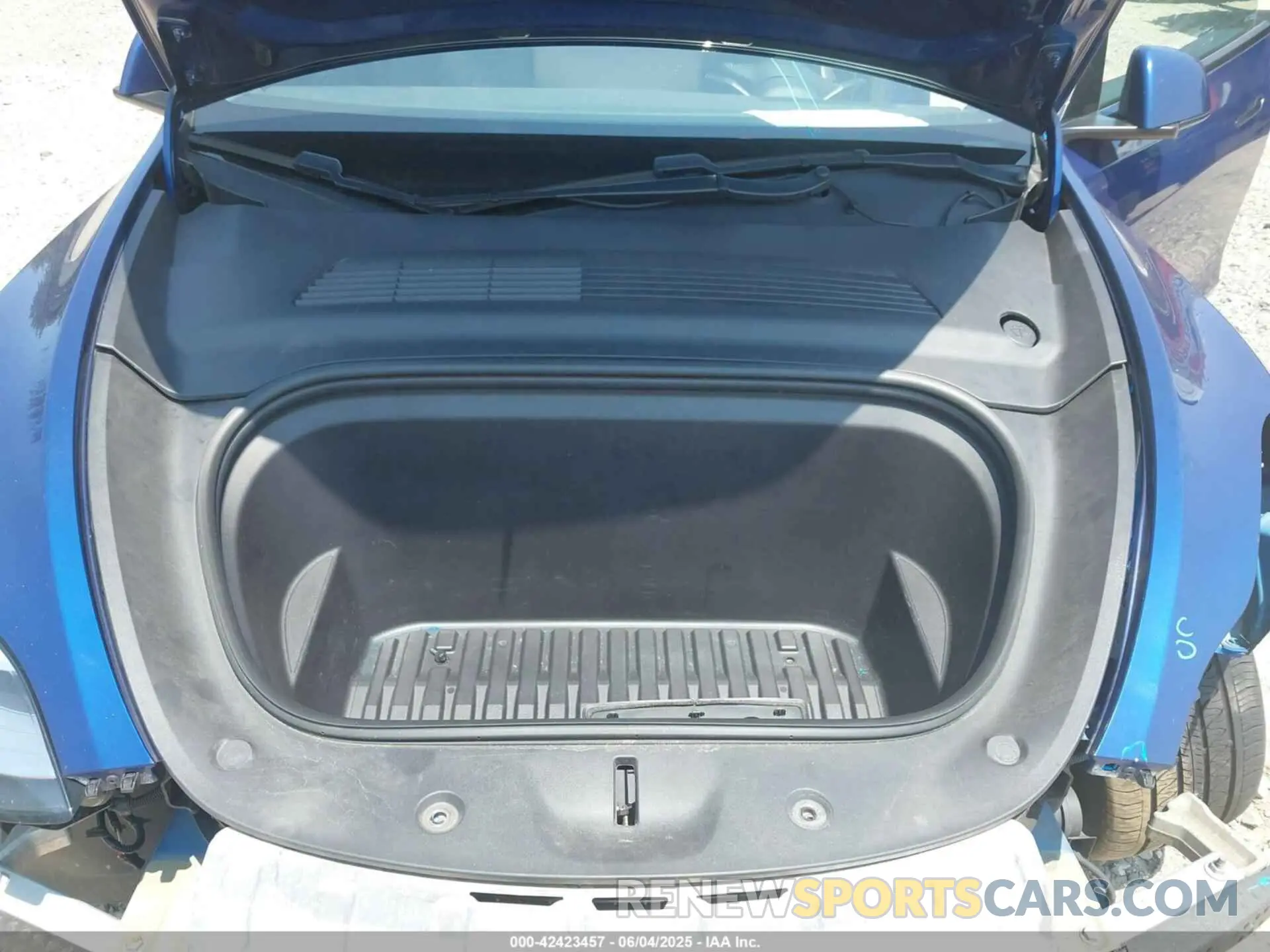 10 Photograph of a damaged car 5YJYGDEE4LF006867 TESLA MODEL Y 2020