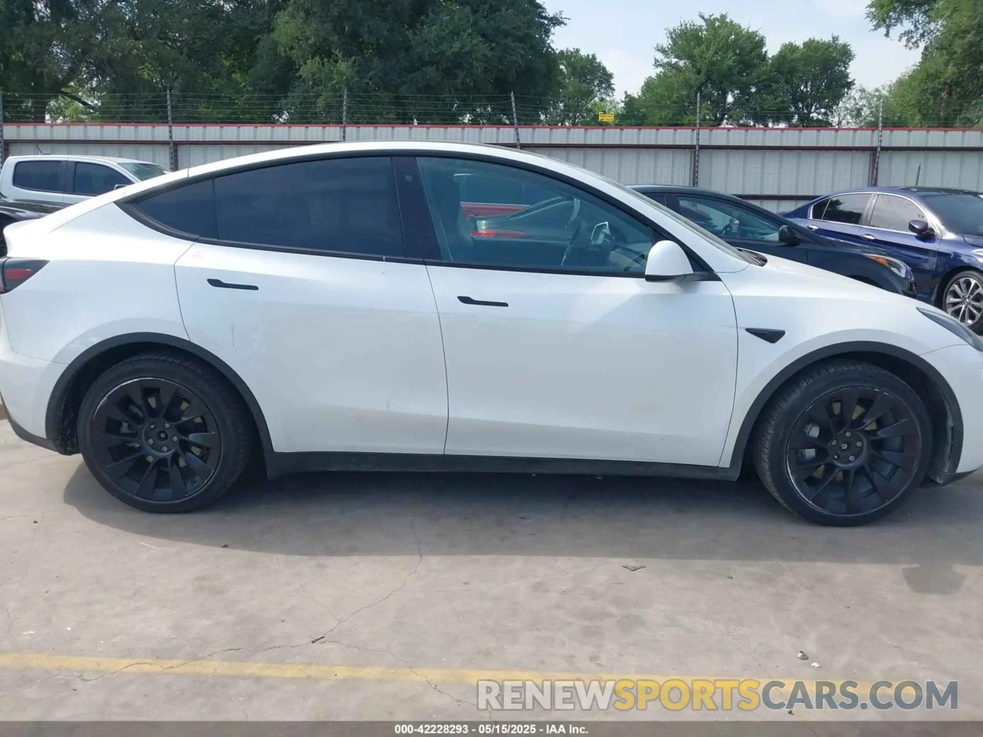 14 Photograph of a damaged car 5YJYGDEE4LF011275 TESLA MODEL Y 2020