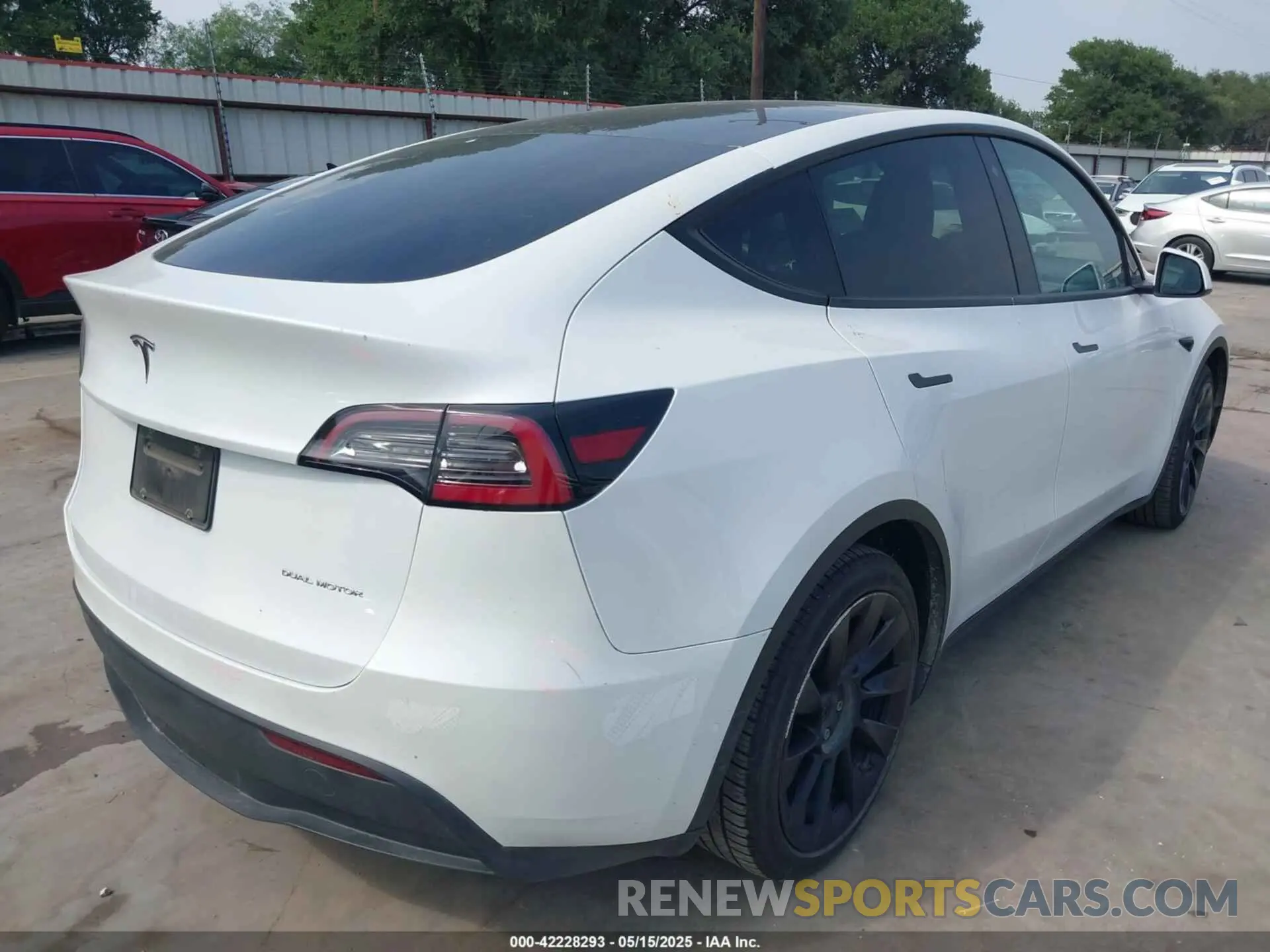4 Photograph of a damaged car 5YJYGDEE4LF011275 TESLA MODEL Y 2020