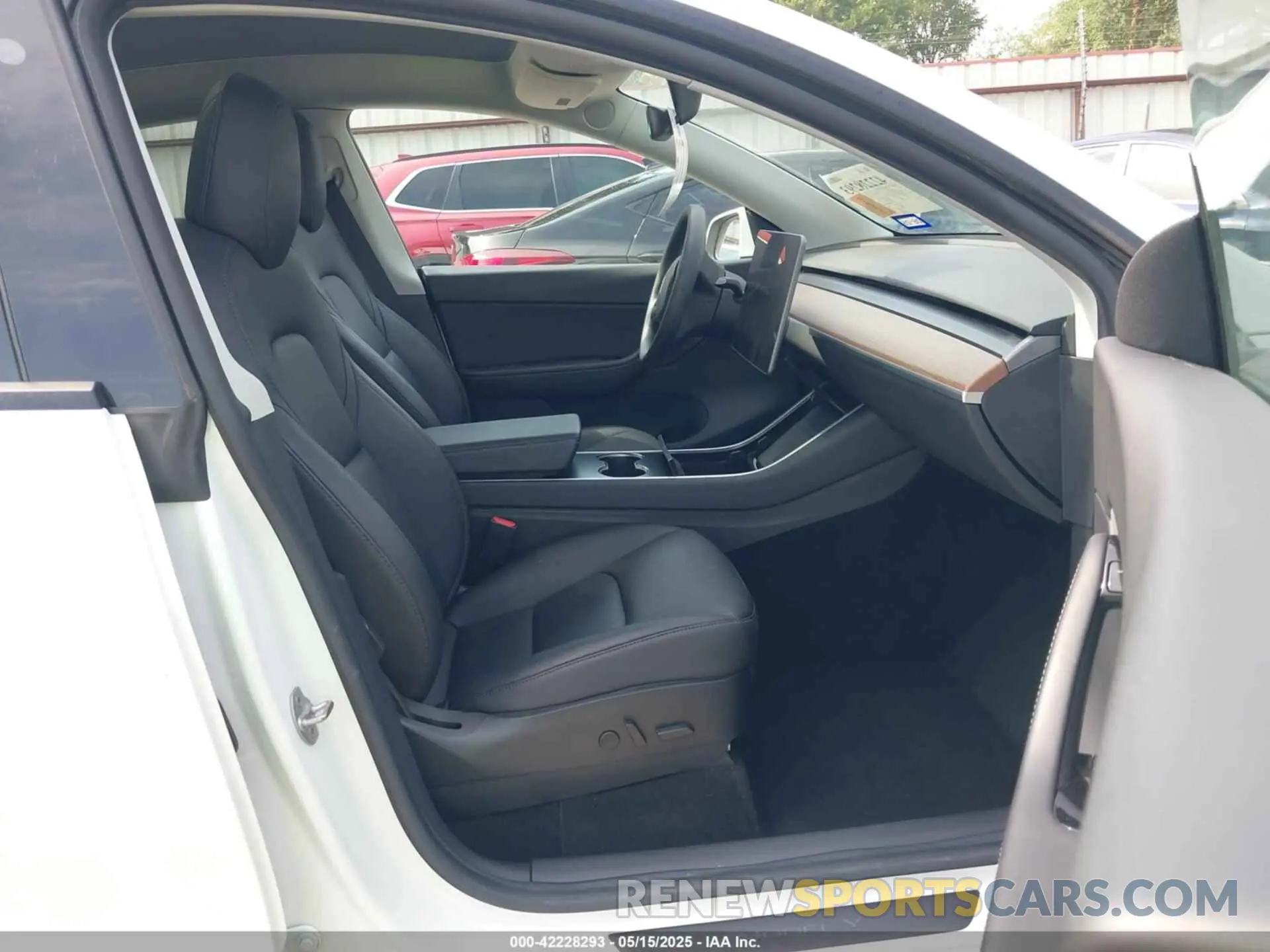 5 Photograph of a damaged car 5YJYGDEE4LF011275 TESLA MODEL Y 2020