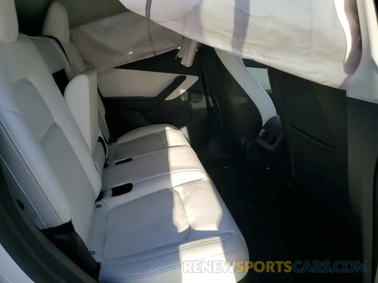 10 Photograph of a damaged car 5YJYGDEE4LF014564 TESLA MODEL Y 2020