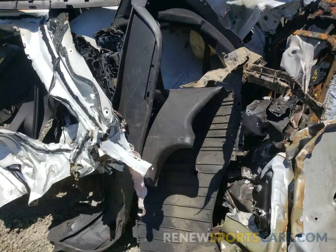 6 Photograph of a damaged car 5YJYGDEE4LF015410 TESLA MODEL Y 2020