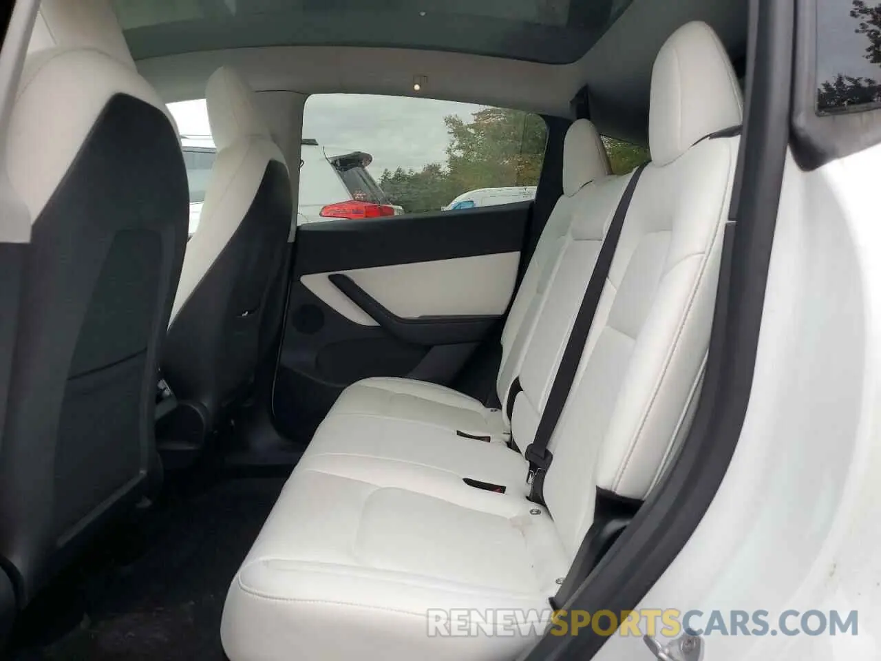 10 Photograph of a damaged car 5YJYGDEE4LF027654 TESLA MODEL Y 2020