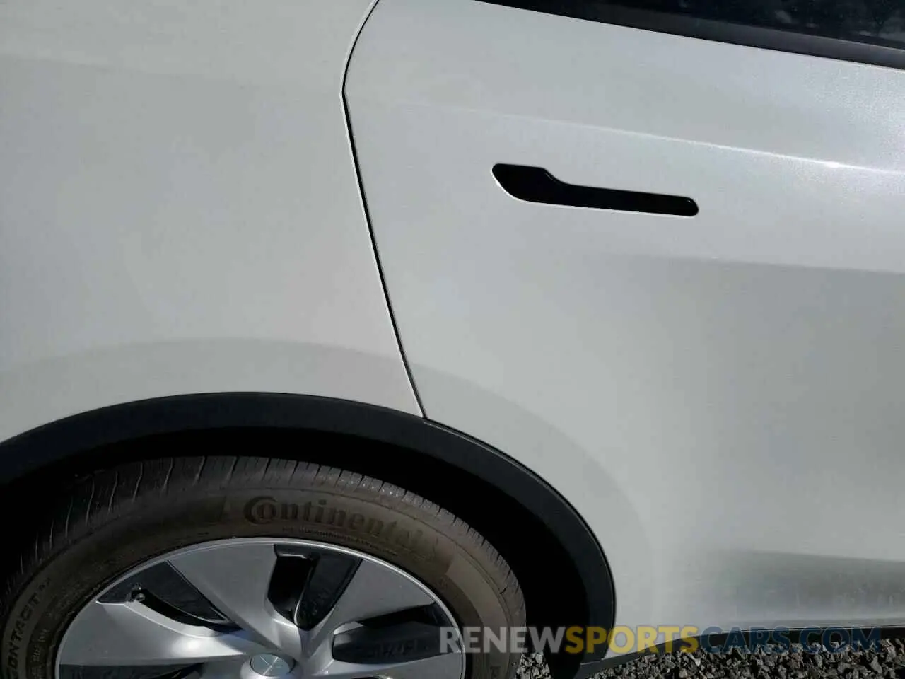 10 Photograph of a damaged car 5YJYGDEE4LF031168 TESLA MODEL Y 2020