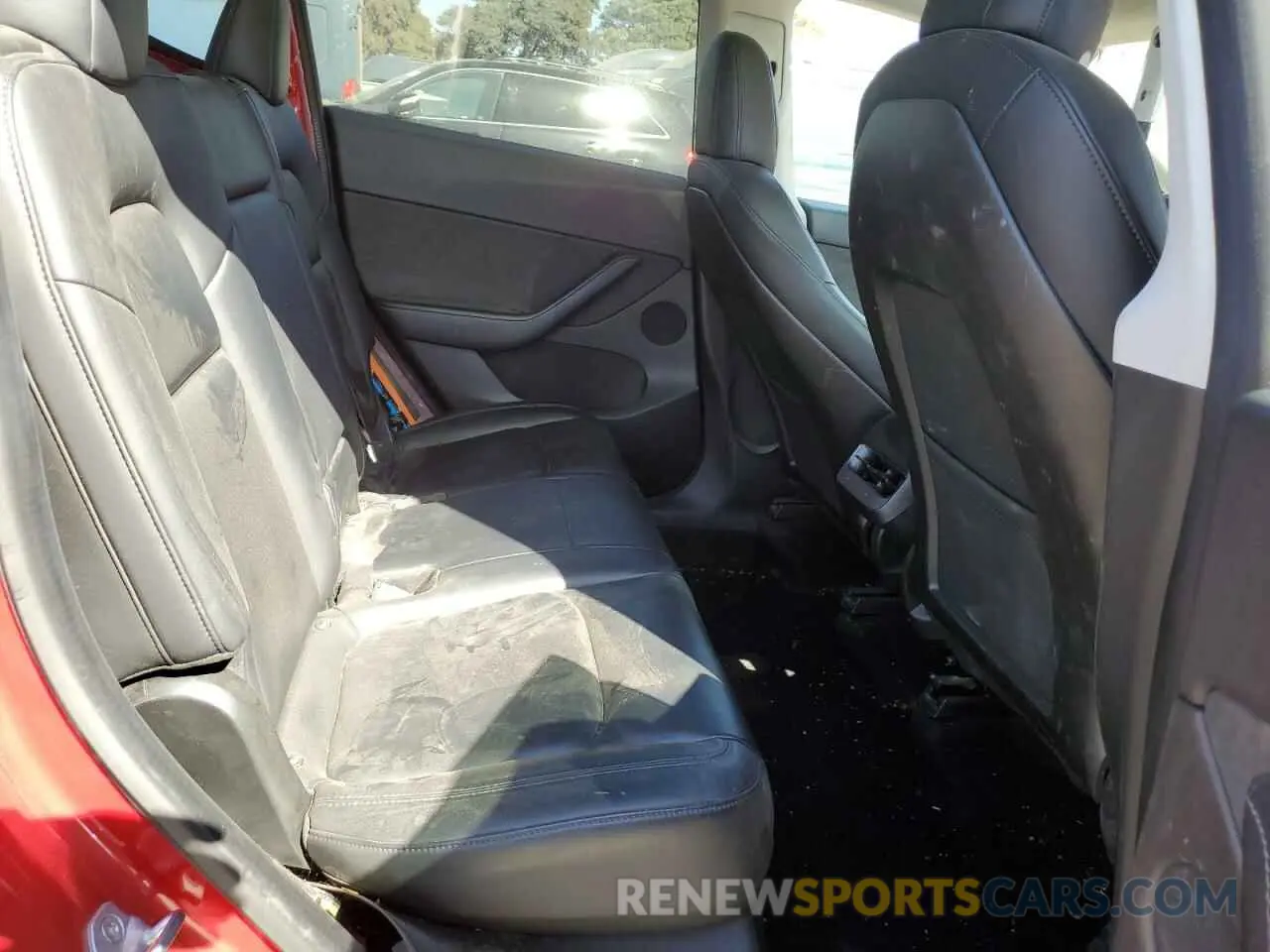 10 Photograph of a damaged car 5YJYGDEE4LF031669 TESLA MODEL Y 2020
