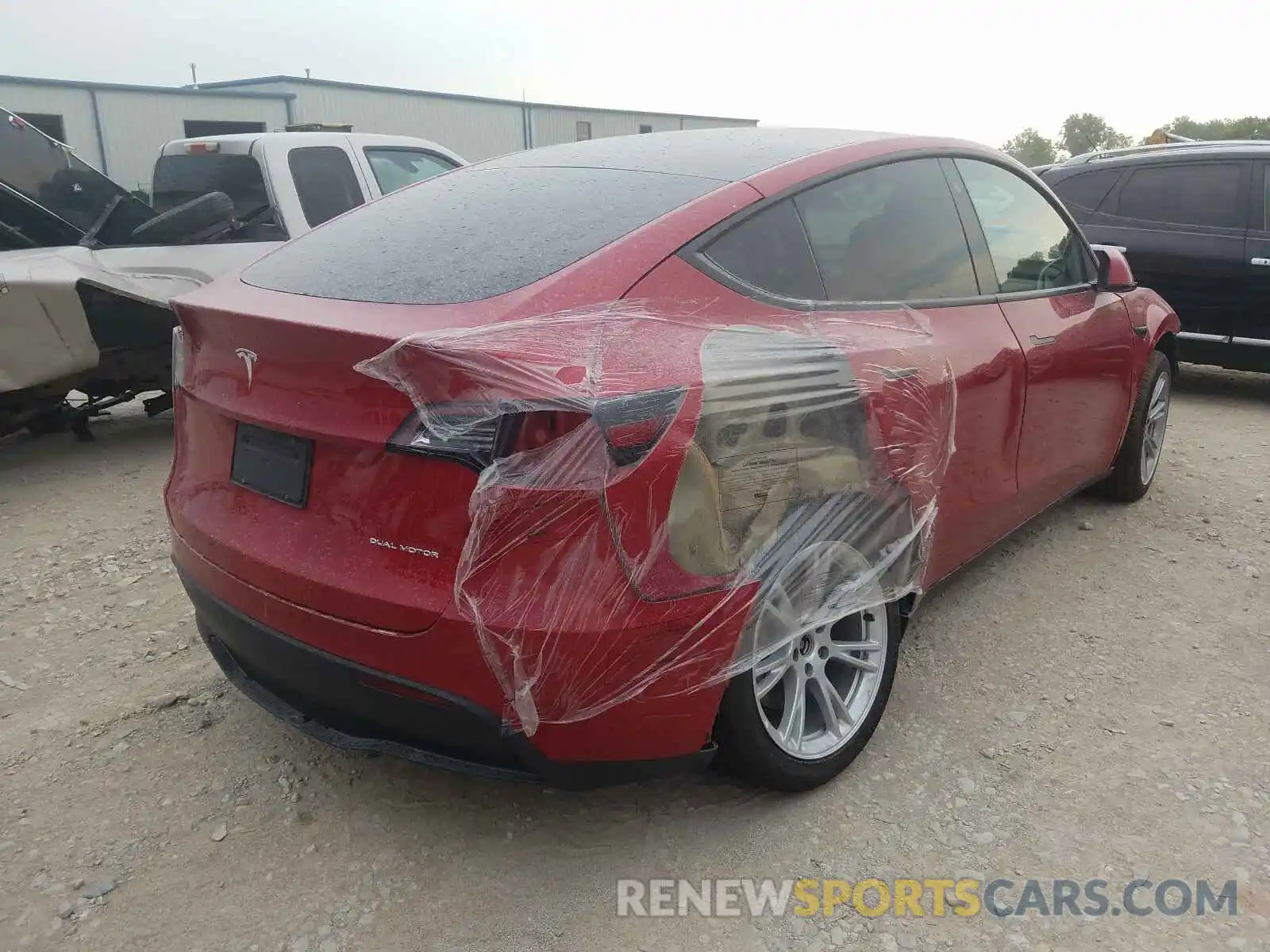 4 Photograph of a damaged car 5YJYGDEE4LF031672 TESLA MODEL Y 2020