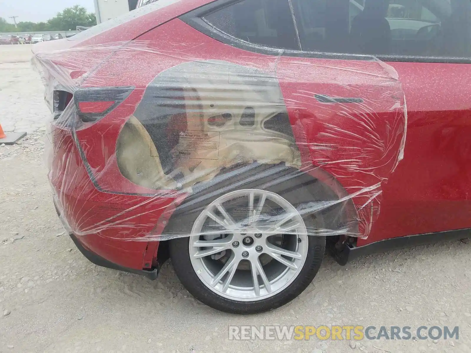 9 Photograph of a damaged car 5YJYGDEE4LF031672 TESLA MODEL Y 2020