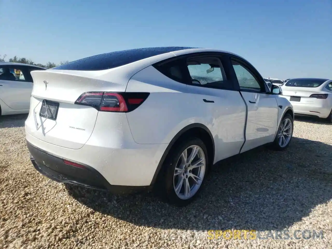 4 Photograph of a damaged car 5YJYGDEE4LF039531 TESLA MODEL Y 2020